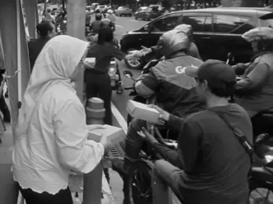 JPN Kejati Jatim Tebar Kebaikan di Bulan Ramadan dengan Berbagi Takjil