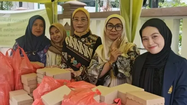 JPN Kejati Jatim Tebar Kebaikan di Bulan Ramadan dengan Berbagi Takjil