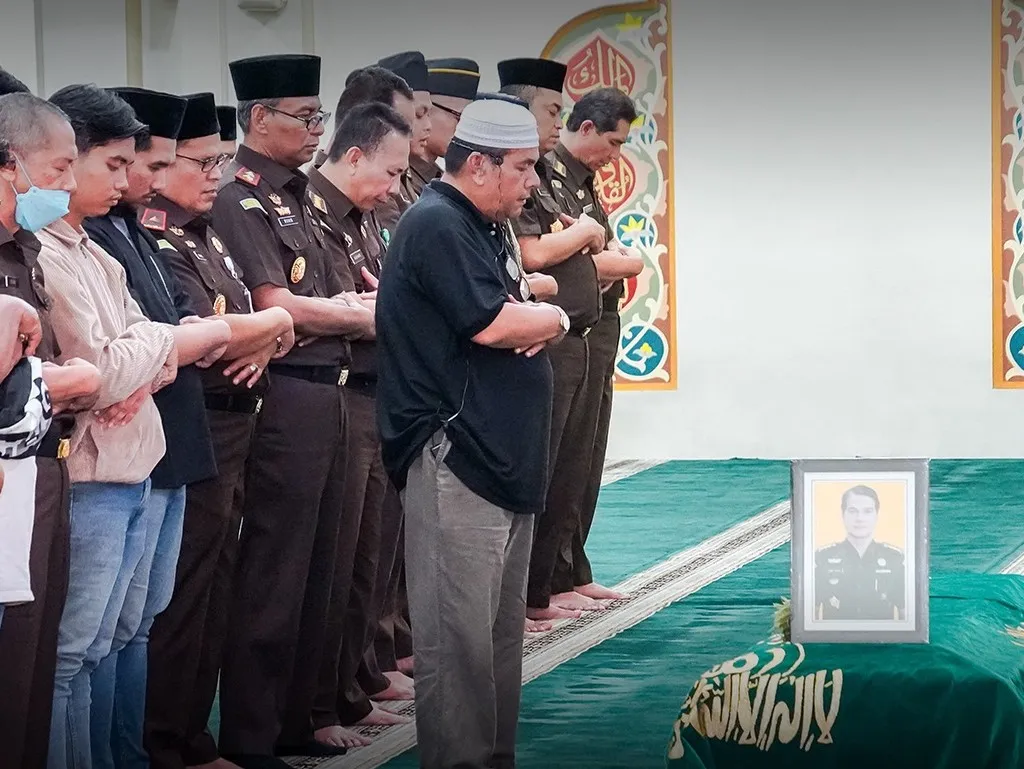 Kasubdit Bankum Pemulihan pada JAM Datun Azman Tanjung, S.H., M.H. Tutup Usia, Kajati Sumbar Pimpin Prosesi Pemakaman