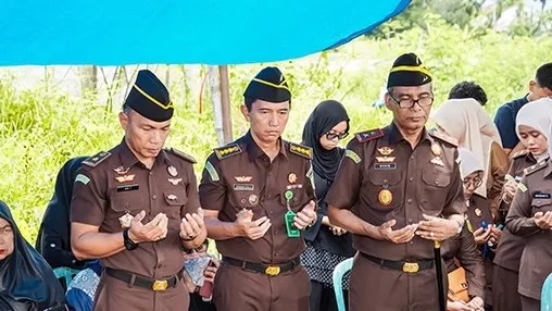 Kasubdit Bankum Pemulihan pada JAM Datun Azman Tanjung, S.H., M.H. Tutup Usia, Kajati Sumbar Pimpin Prosesi Pemakaman