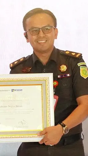 Bantu Pertumbuhan Ekonomi dan Investasi, Kejari Batam Terima Penghargaan dari BP Batam