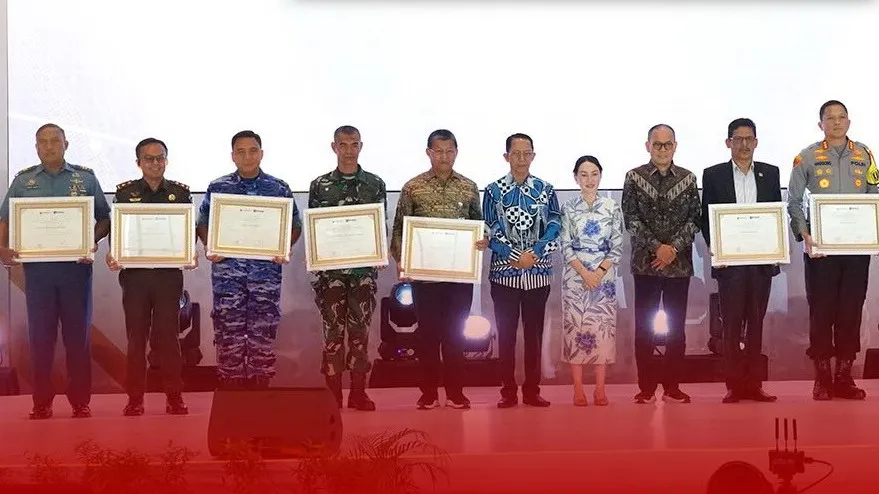 Bantu Pertumbuhan Ekonomi dan Investasi, Kejari Batam Terima Penghargaan dari BP Batam