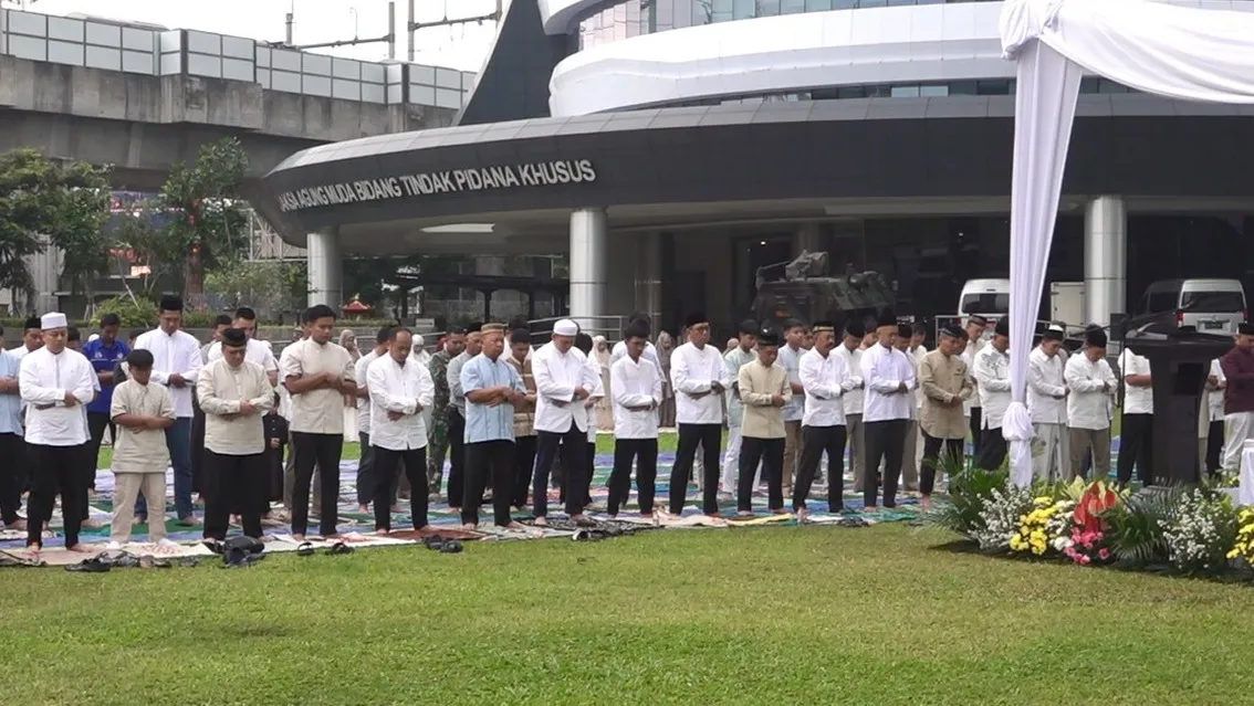 Kejaksaan Agung menggelar sholat Idul Fitri 1447 H di Lapangan Upacara Kejagung, Jakarta, Sabtu, 21 Maret 2026