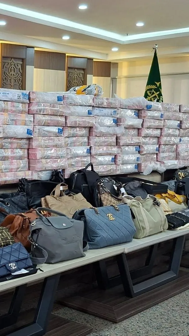 Kejati Kaltim Sita Uang Tunai, Puluhan Tas Mewah dan Perhiasan, Serta 4 Unit Mobil Mewah  Terkait Perkara Tambang PT JMB