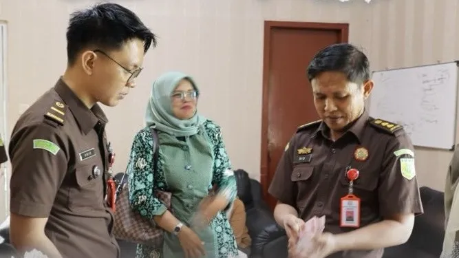 Kejari Bengkulu Terima Pengembalian Kerugian Negara dari Perkara Korupsi Gedung Labkesda Senilai Rp994,57 Miliar