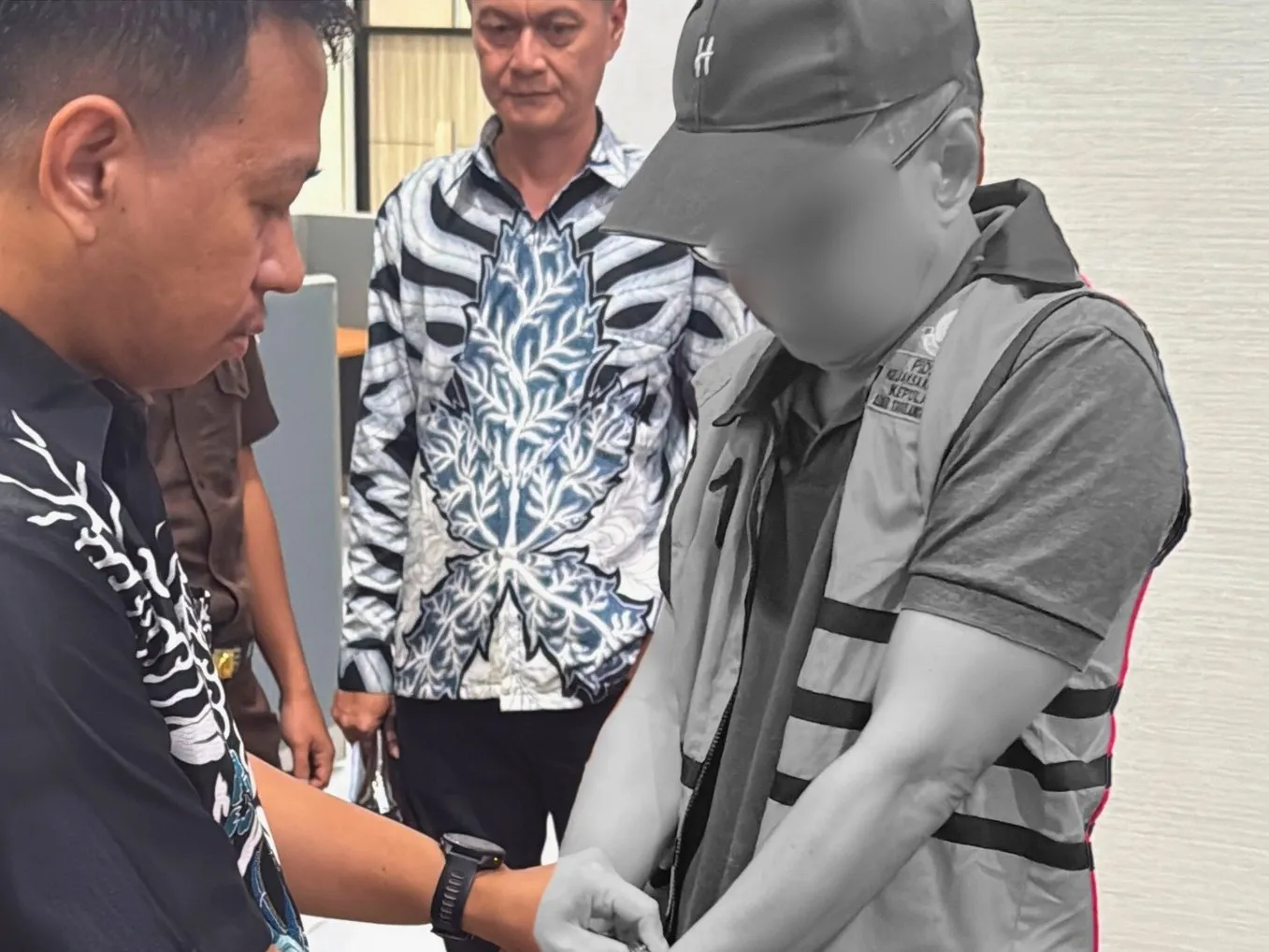 Kejari Kepulauan Siau Tahan Tersangka IKM dalam Perkara Korupsi Proyek Kelas Baru SMA