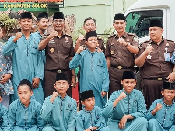 Berbagi Rasa untuk Semasa, Kejati Sumbar Bagikan 1.040 Paket Sembako di 10 Titik Wilayah