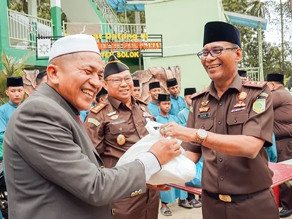 Berbagi Rasa untuk Semasa, Kejati Sumbar Bagikan 1.040 Paket Sembako di 10 Titik Wilayah