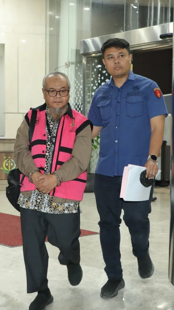 Tersangka perkara korupsi Petral