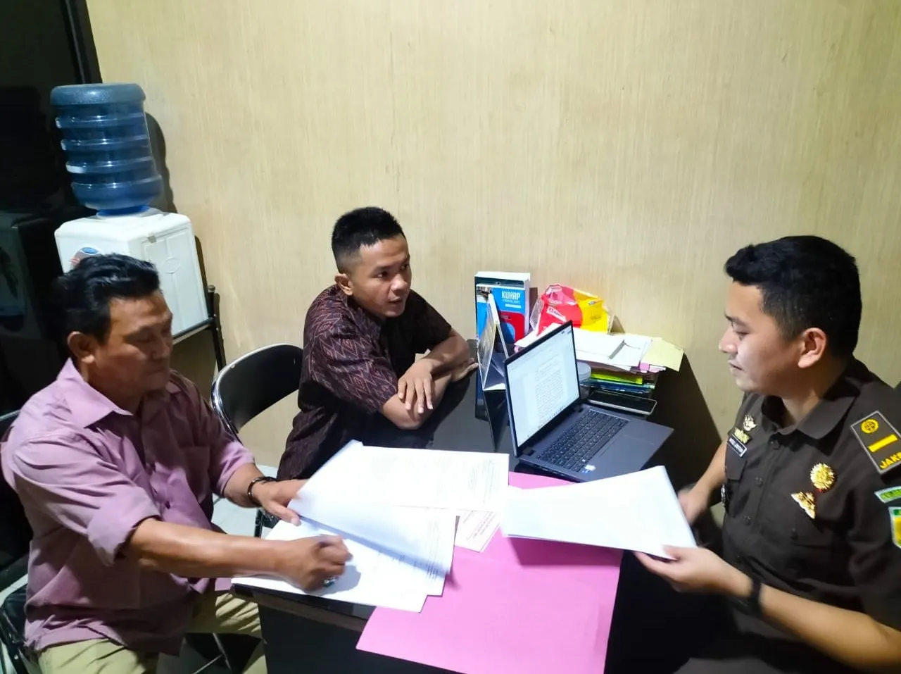 Tahap II Perkara Korupsi TUP Jaksa, Kejati Maluku Serahkan Mantan Bendahara Kejari Seram Bagian Timur ke JPU