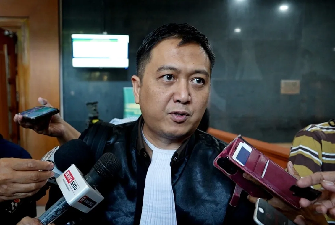 JPU Roy Riady saat memberikan keterangan kepada awak media