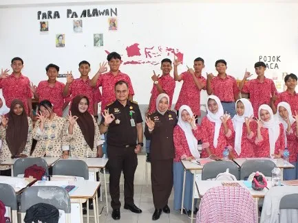 Dipimpin Asdatun, 19 Jaksa Turun Mengajar di SMK Negeri 3 Padang