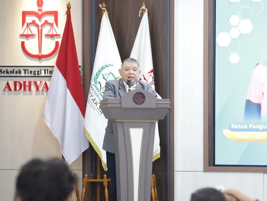 Jamdatun selaku Ketua Yayasan Karya Bhakti Adhyaksa,  Prof. R. Narendra Jatna, S.H., LL.M. memberikan pembekalan kepada peserta Student Exchange STIH Adhyaksa