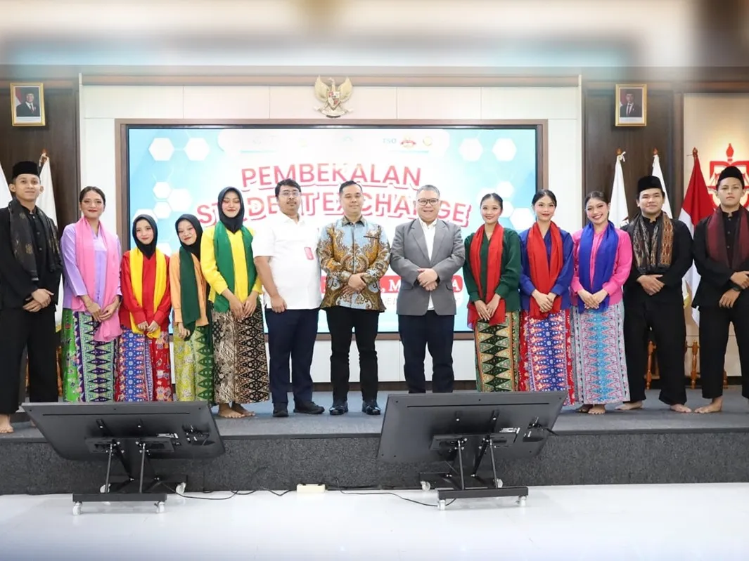 Jamdatun selaku Ketua Yayasan Karya Bhakti Adhyaksa,  Prof. R. Narendra Jatna, S.H., LL.M. memberikan pembekalan kepada peserta Student Exchange STIH Adhyaksa