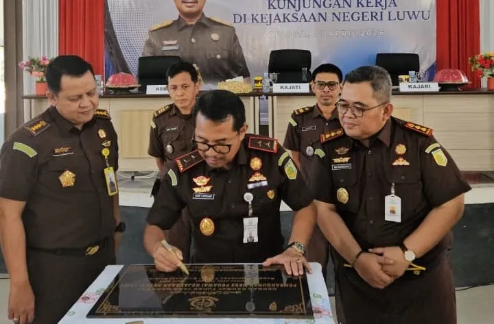 Kajati Sulsel meresmikan mess pegawai Kejari Luwu