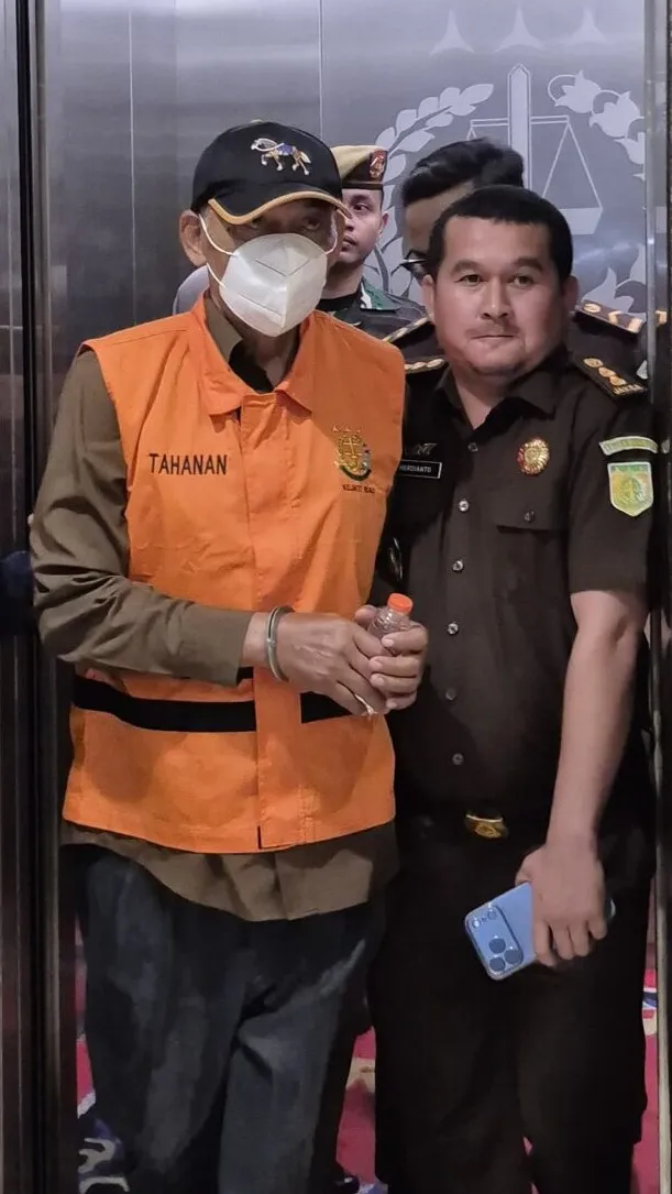 Kejati Riau Tahan Mantan Sekdis KUMKM Bengkalis Sebagai Tersangka Perkara Korupsi Aset PMKS