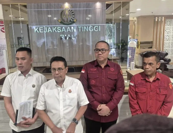 Kejati Riau Tahan Sekdis KUMKM Bengkalis Sebagai Tersangka Perkara  Korupsi Aset PMKS