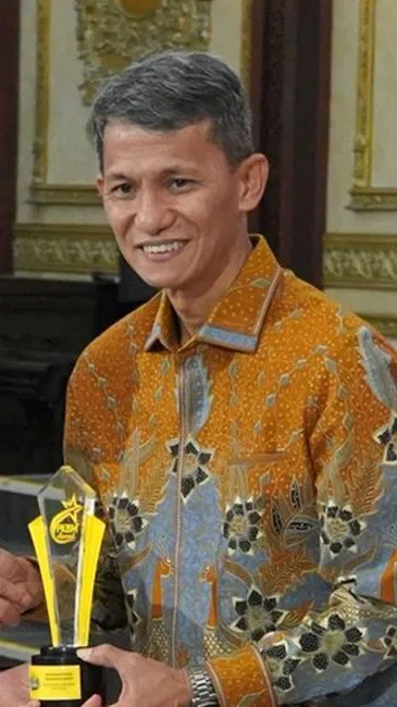 Terima Penghargaan PKBM Award Kalbar 2026, Kajati Dr Emilwan Ridwan Didaulat Menjadi Bapak Asuh PKBM Kalbar