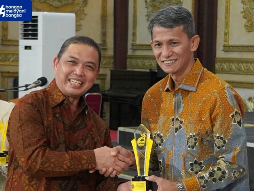 Terima Penghargaan PKBM Award Kalbar 2026, Kajati Dr Emilwan Ridwan Didaulat Menjadi Bapak Asuh PKBM Kalbar