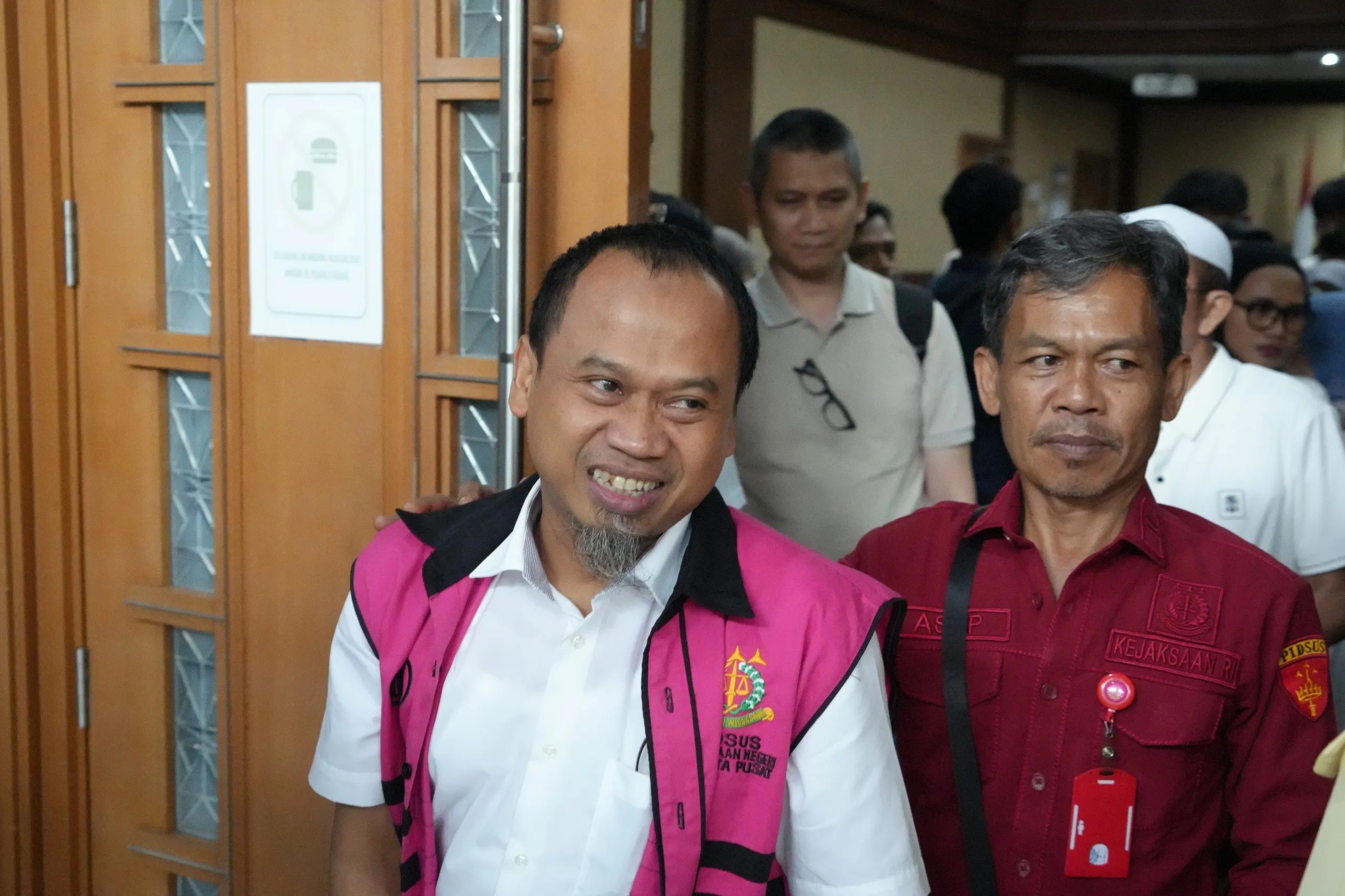 Uang Pengganti Rp5 Miliar