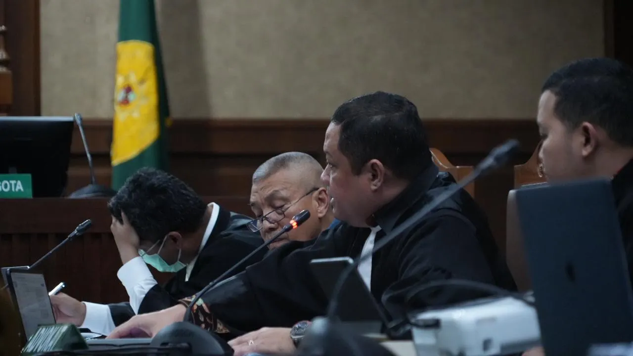 Terdakwa Nadiem Makarim Berhalangan Hadir Karena Sakit, Majelis Hakim Tunda Sidang Chromebook