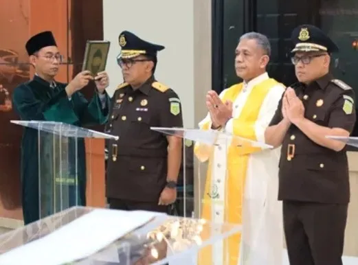 Kajati Jatim Agus Sahat, S.T., S.H., M.H Lantik Wakajati dan Pejabat Eselon III: 