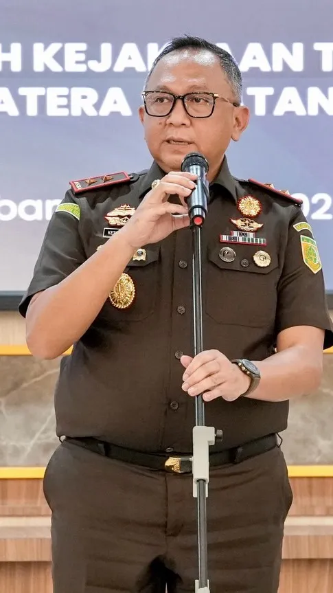 Kajati Dr Ketut Sumedana Lantik 3 Pejabat Baru Kejati Sumsel dan Kajari Empat Lawang