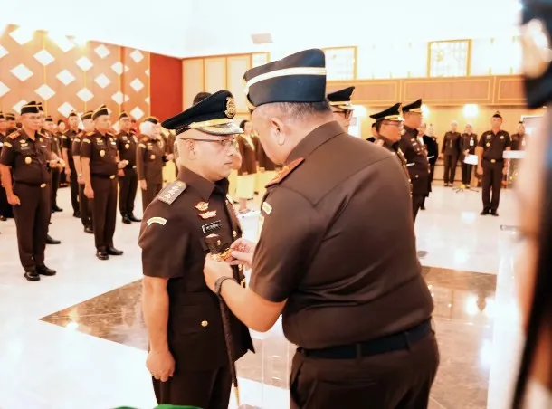 Kajati Dr Ketut Sumedana Lantik 3 Pejabat Baru Kejati Sumsel dan Kajari Empat Lawang