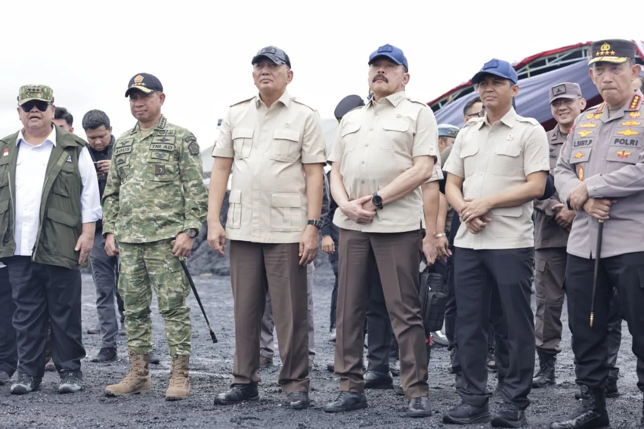 Jaksa Agung RI bersama sejumlah jajaran pimpinan Satgas PKH meninjau lokasi penertiban kawasan hutan di wilayah PT Asmin Koalindo