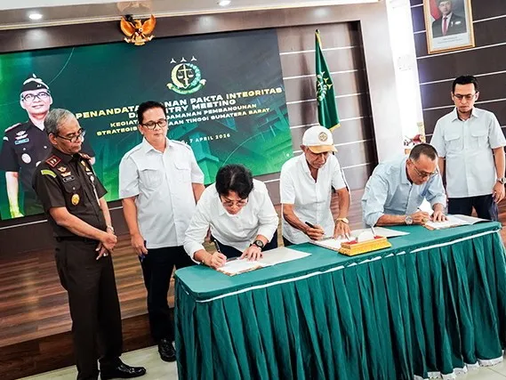 Kejati Sumbar dan BPJN Sumatera Barat Tandatangani Pakta Integritas PPS 5 Kegiatan pada 202g