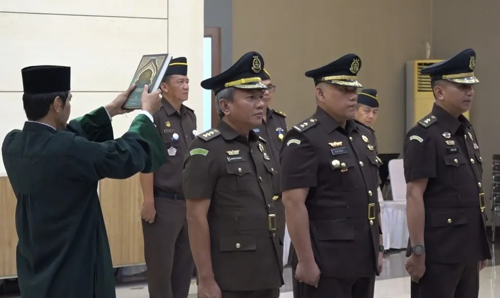 Kajati Gorontalo Lantik Aspidus dan 2 Koordinator di Lingkungan Kejati