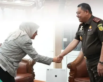 Terima Kunjungan Komisioner Komjak RI, Kajati Jatim Tegaskan Komitmen Dukung Pengawasaan Penegakan Hukum
