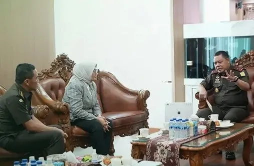 Terima Kunjungan Komisioner Komjak RI, Kajati Jatim Tegaskan Komitmen Dukung Pengawasaan Penegakan Hukum