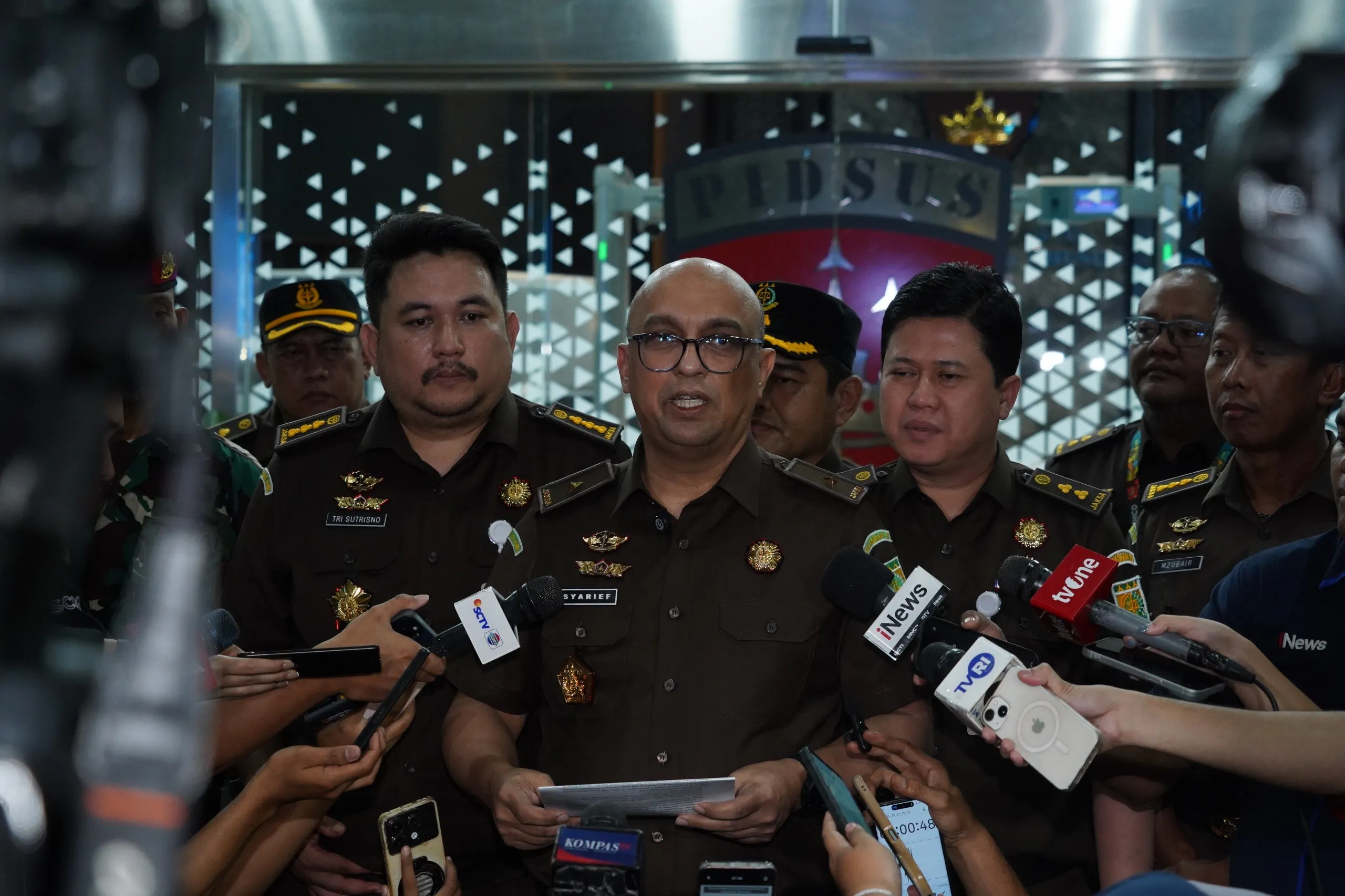 Tim Penyidik JAM PIDSUS Tetapkan YHF Anggota Ombudsman Tersangka Perkara Perintangan Perkara Ekspor CPO Tahun 2022