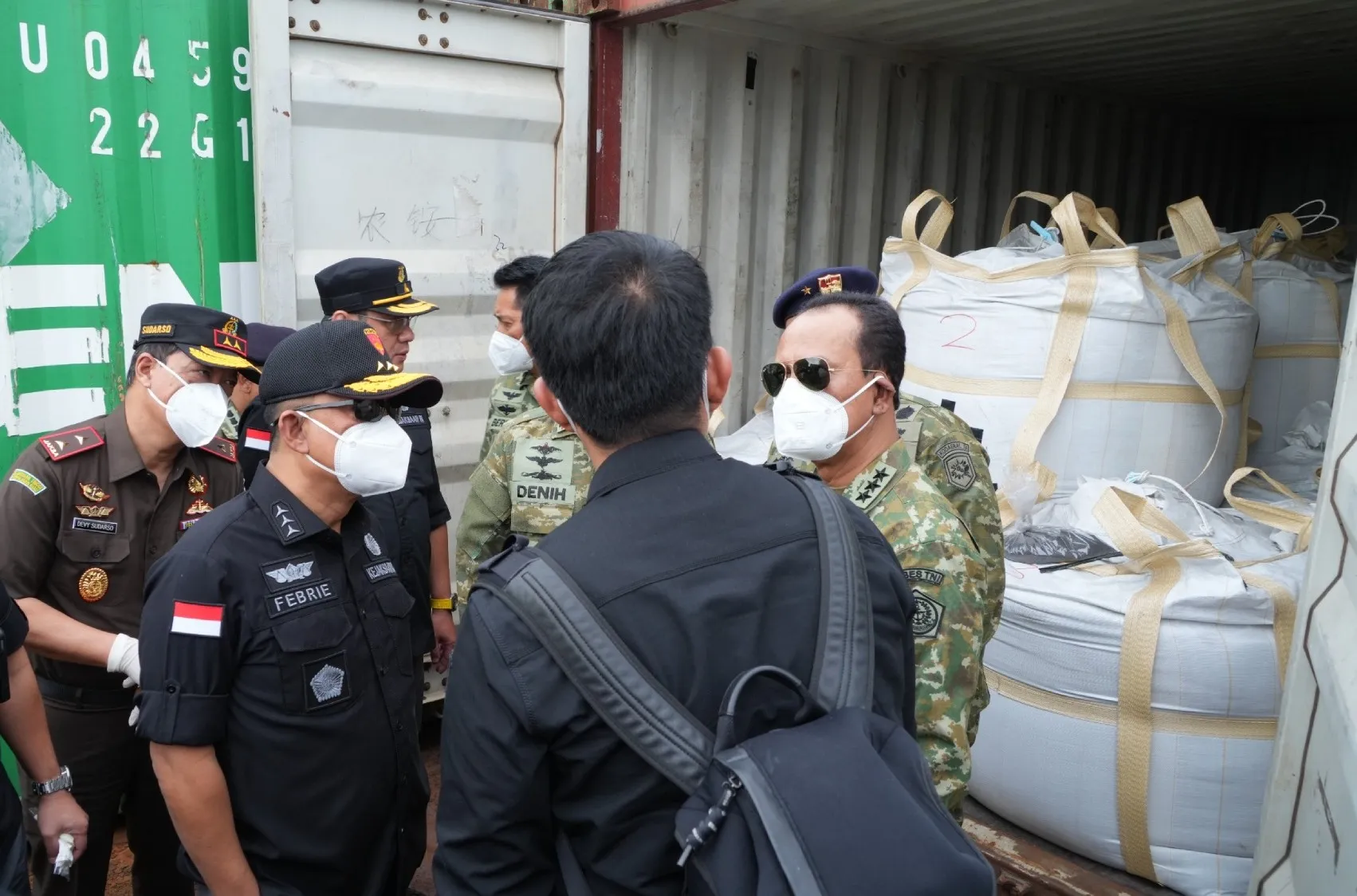 Satgas PKH Tinjau Kontainer Berisi Mineral Rare Earth di Batam