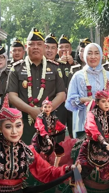 Disambut Tari Remo Sebagai Simbol Keberanian, Kajati Dr Abdul Qohar Mulai Pengabdian Baru di Kejati Jatim