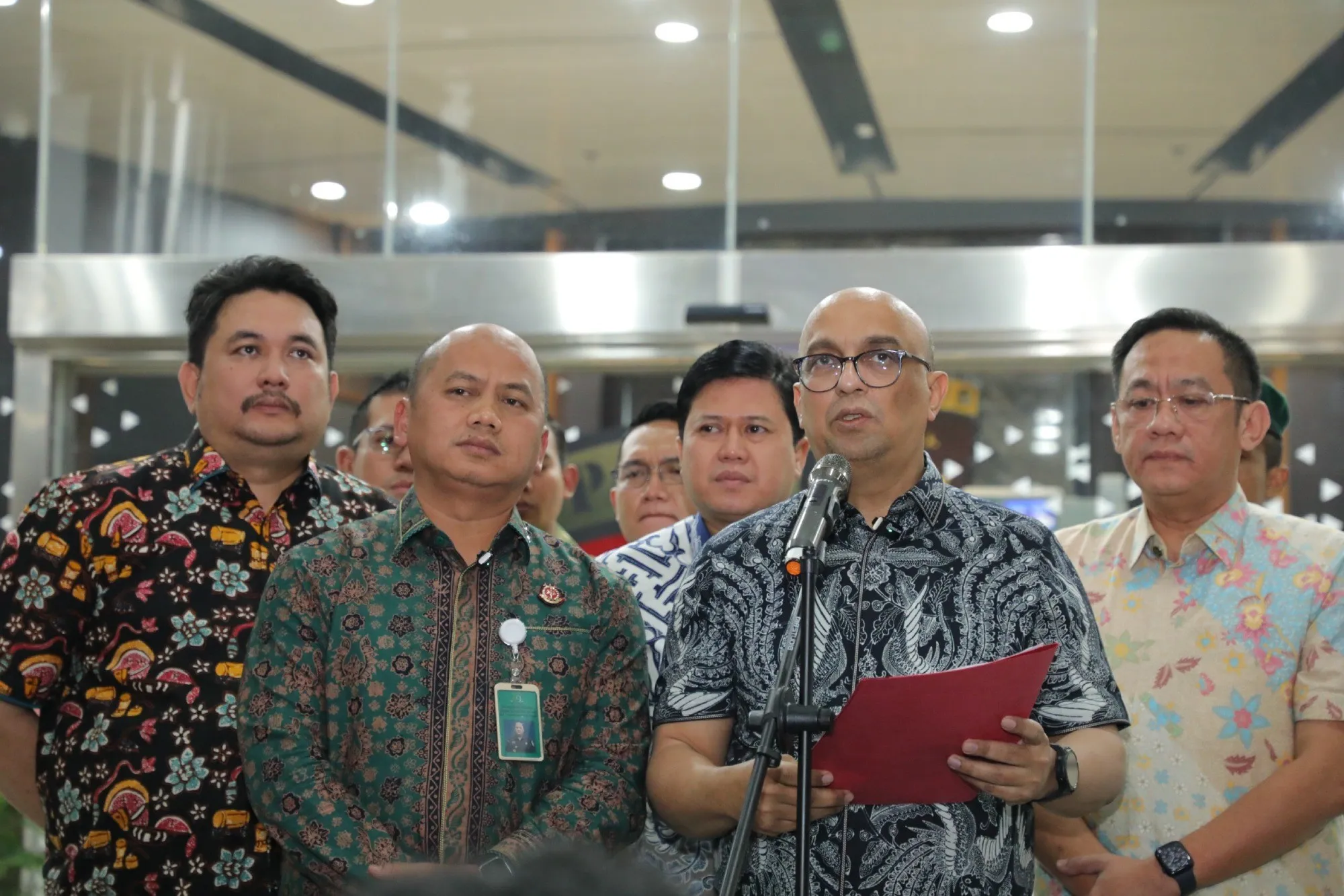 Tim Penyidik Kejagung Tetapkan AM, Komisaris PT YAT selaku Vendor Motor Listrik Sebagai Tersangka Perkara Tata Kelola MBG