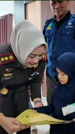Hadirkan Inovasi Program JAGOAN, Kejari Lombok Tengah Serahkan Hak Sipil 112 Anak Rentan