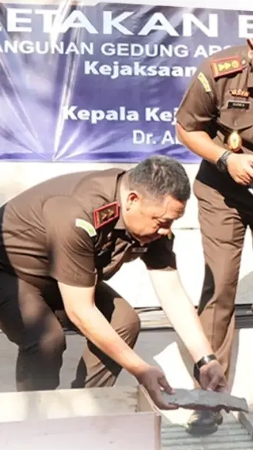 Kajati Jatim Lakukan Peletakan Batu Pertama Gedung Arsip dan Pelayanan Tilang Kejari Tanjung Perak