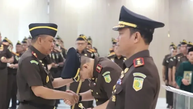 Kajati Jatim melantik Kajari Banyuwangi dan Situbondo