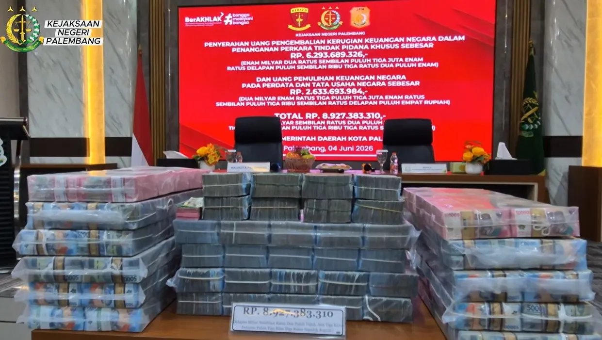 Kejari Palembang Serahkan Uang Pengembalian Kerugian Keuangan Negara dan Pemulihan Keuangan Daerah ke Pemkot Senilai Rp8,92 Miliar