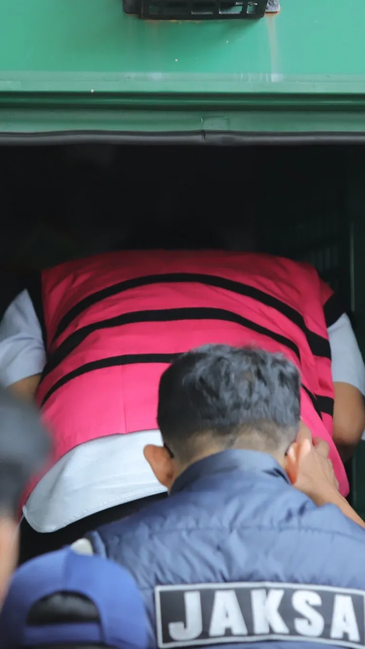 Tersangka HS saat ditetapkan sebagai tersangka oleh penyidik JAM PIDSUS