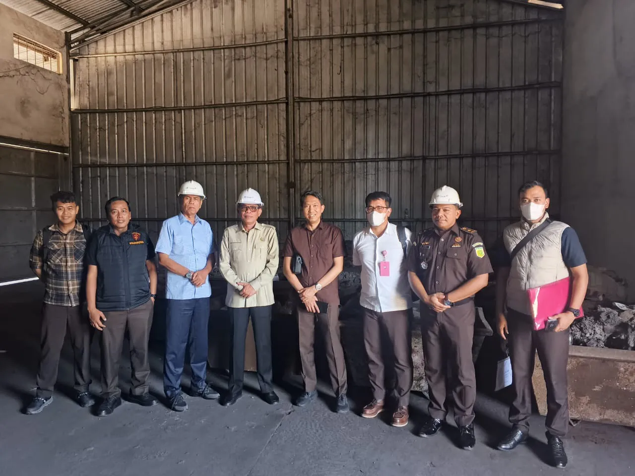 Tim UHLBEE pada JAM PIDSUS Sita Eksekusi Aset Timah Terpidana Tamron alias Aon dalam Perkara Tata Kelola Komoditas Timah